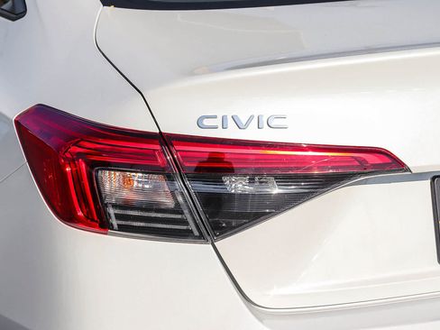 Used 2023 Honda Civic Sport image 9