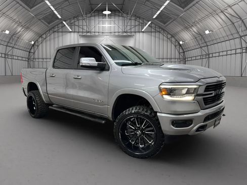 Used 2019 RAM 1500 Laramie AWD/4WD image 7