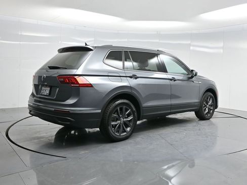 Used 2022 Volkswagen Tiguan SE image 45
