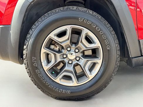 Used 2019 Jeep Cherokee Trailhawk image 40