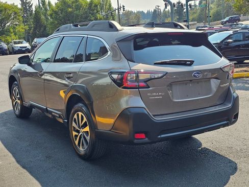 Used 2024 Subaru Outback Premium AWD/4WD image 5