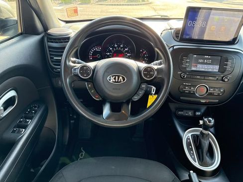Used 2017 Kia Soul + FWD image 13