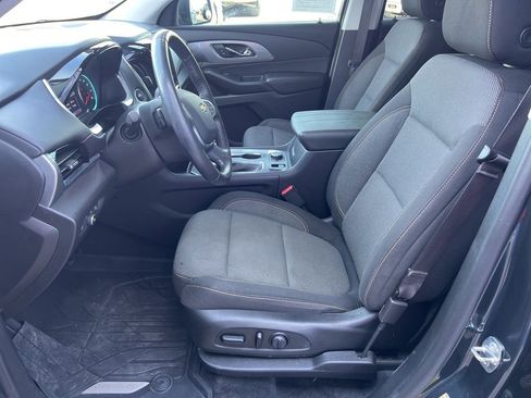 Used 2021 Chevrolet Traverse LT image 9