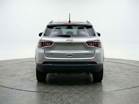 Used 2025 Jeep Compass Limited image 7