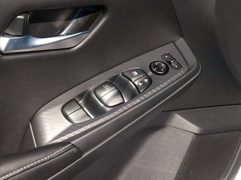 Used 2025 Nissan Sentra SV FWD image 10