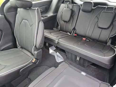 New 2026 Chrysler Pacifica Limited w/ S Appearance Package image 23