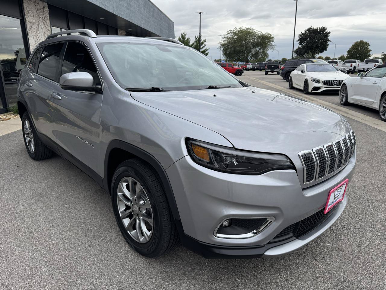 Used 2019 Jeep Cherokee Latitude Plus FWD image 11