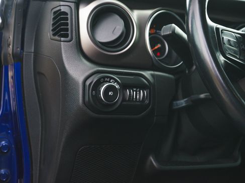 Used 2020 Jeep Wrangler Sport AWD/4WD image 23