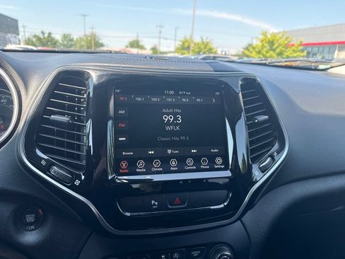 Used 2019 Jeep Cherokee Limited AWD/4WD image 11