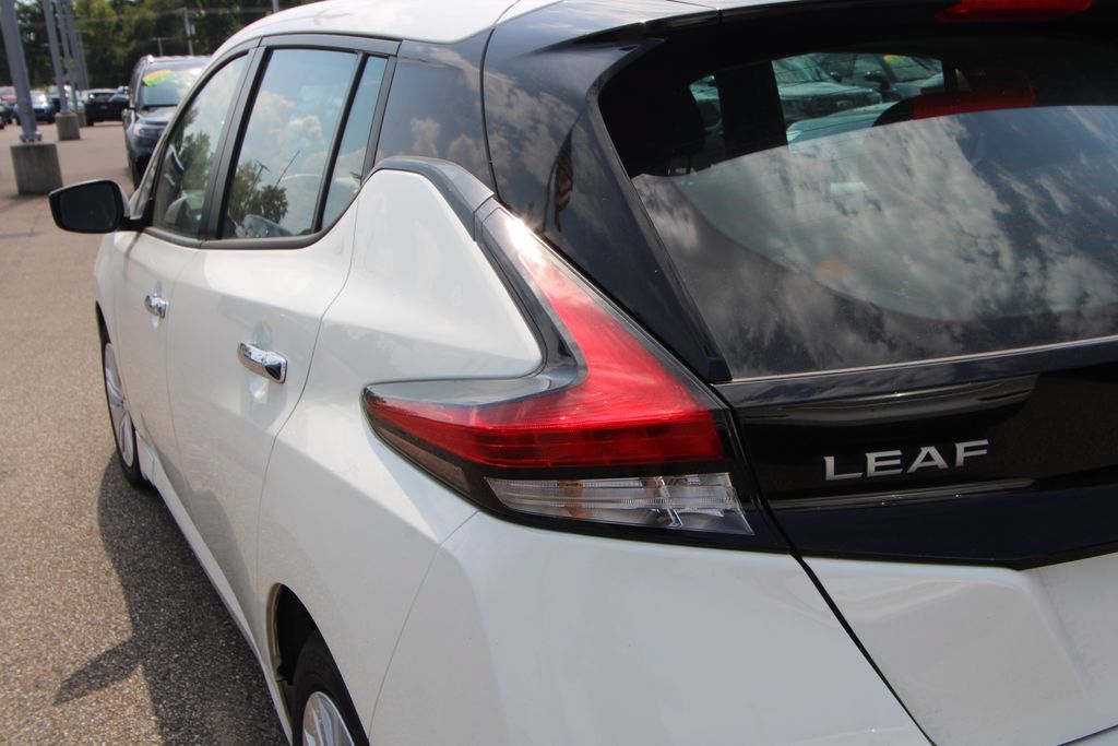 Used 2025 Nissan Leaf S FWD image 17