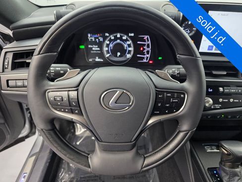 Used 2025 Lexus ES 300h w/ Technology Package FWD image 18