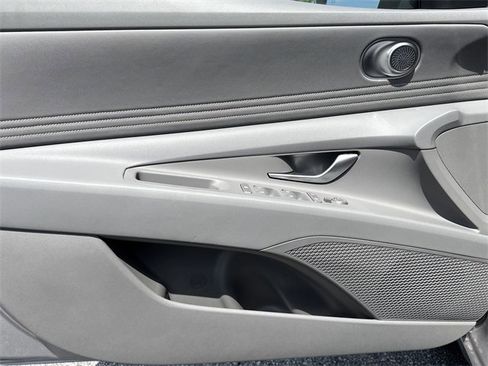 New 2025 Hyundai Elantra SEL image 10