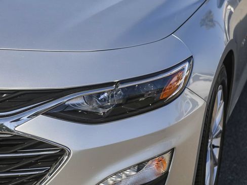 Used 2021 Chevrolet Malibu LT FWD image 4