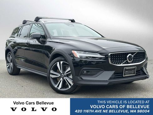 Used 2026 Volvo V60 B5 Cross Country Plus w/ Climate Package image 1