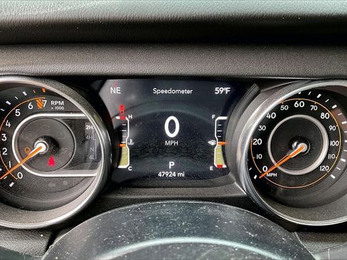 Used 2022 Jeep Gladiator Overland w/ Popular Equipment Package image 12