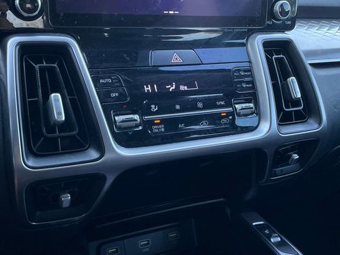 Used 2022 Kia Sorento S image 19