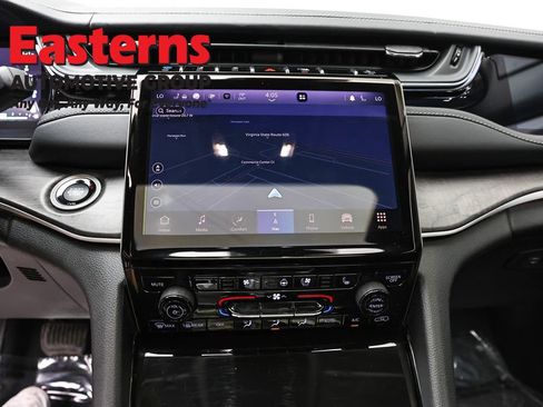 Used 2022 Jeep Grand Cherokee Limited 4xe w/ Luxury Tech Group II AWD/4WD image 11