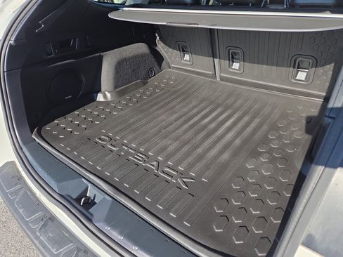 Used 2021 Subaru Outback Limited image 37