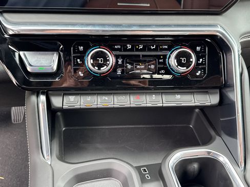 New 2026 GMC Sierra 3500 Denali Ultimate w/ LPO, Black Badging Package image 31