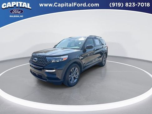 Certified 2022 Ford Explorer XLT w/ Equipment Group 202A image 4