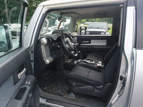 Used 2007 Toyota FJ Cruiser 2WD image 2