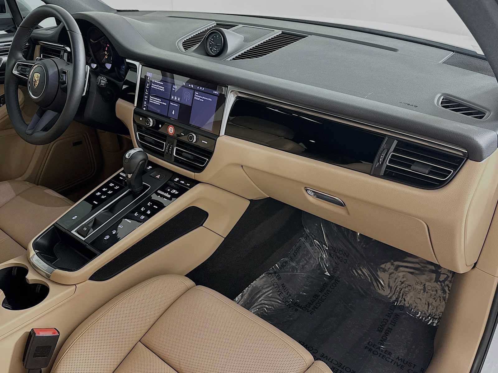 Certified 2026 Porsche Macan AWD/4WD image 30