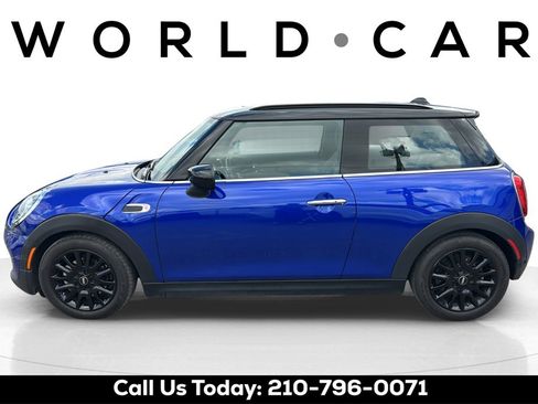 Used 2021 MINI Cooper 2-Door Hardtop image 3