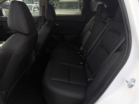 Used 2025 Nissan Murano SV image 8