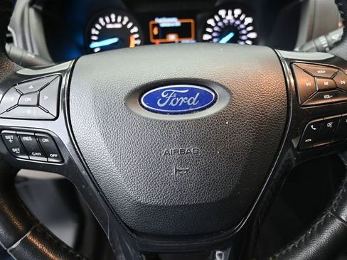 Used 2019 Ford Explorer XLT image 30