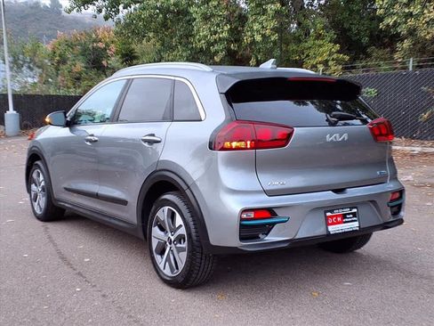 Used 2022 Kia Niro EX image 7