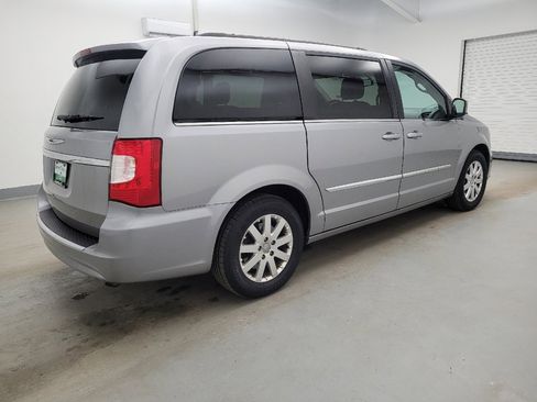 Used 2015 Chrysler Town & Country Touring image 10
