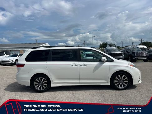 Used 2018 Toyota Sienna Limited Premium FWD image 8