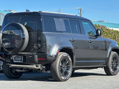 New 2026 Land Rover Defender 110 X-Dynamic SE image 5