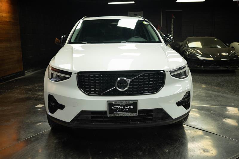 Used 2023 Volvo XC40 B4 Ultimate FWD image 3