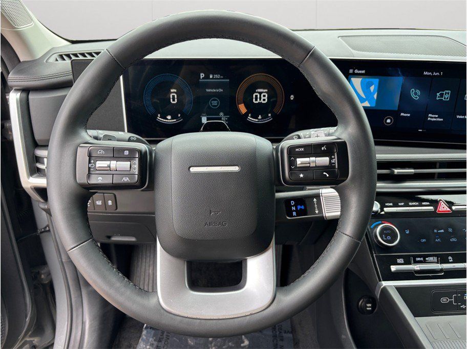 Used 2025 Hyundai Santa Fe SEL FWD image 25