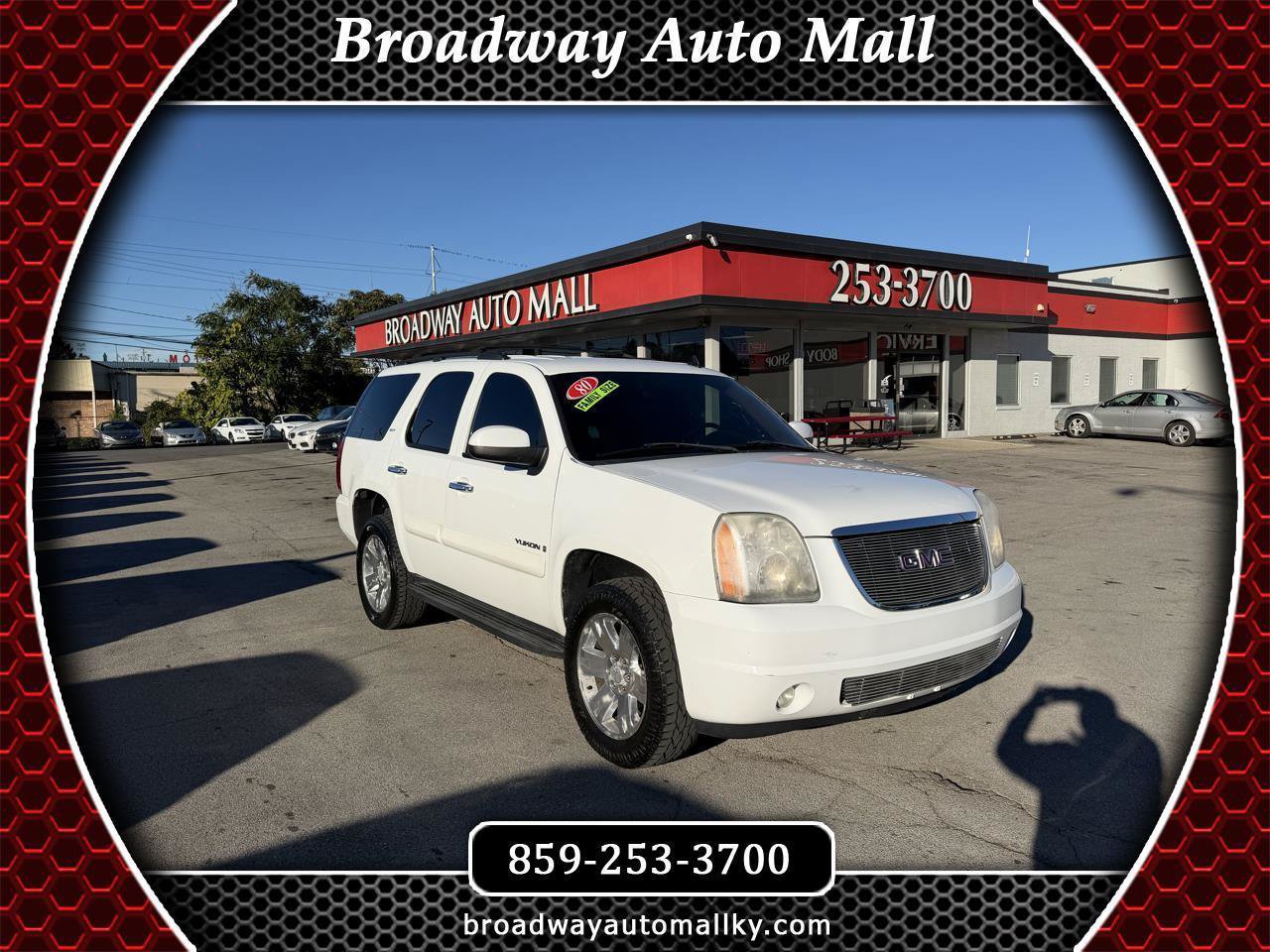 Used 2008 GMC Yukon SLT w/ SLT Preferred Equipment Group AWD/4WD image 1