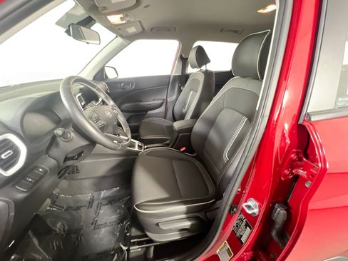 Used 2023 Hyundai Venue Limited FWD image 21