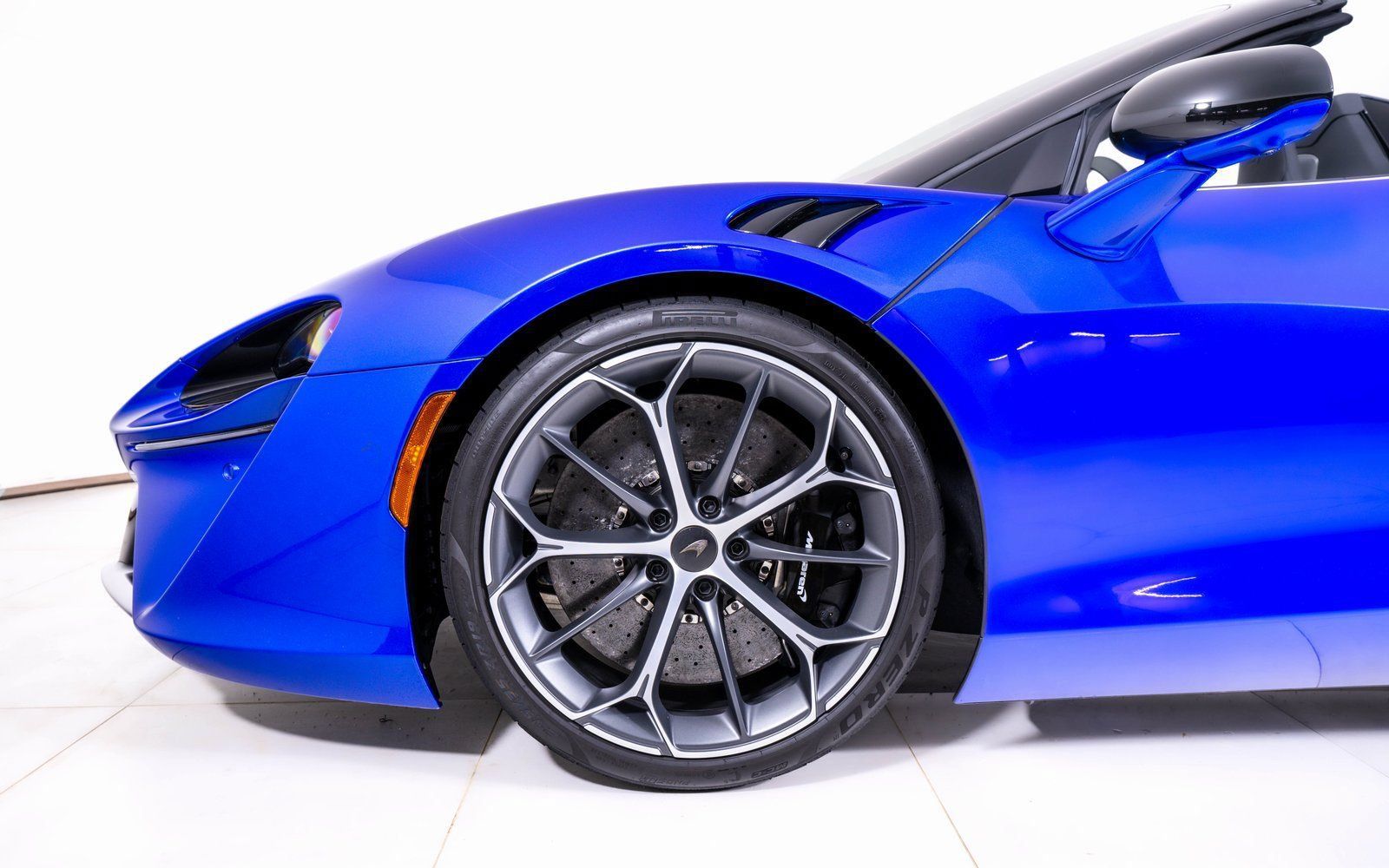 Used 2025 McLaren Artura Spider RWD image 14