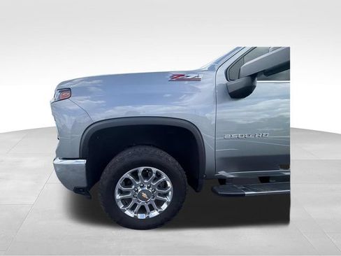 Used 2025 Chevrolet Silverado 2500 LTZ w/ LTZ Plus Package AWD/4WD image 10