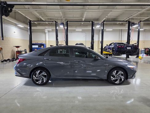 Certified 2025 Hyundai Elantra Sport FWD image 8