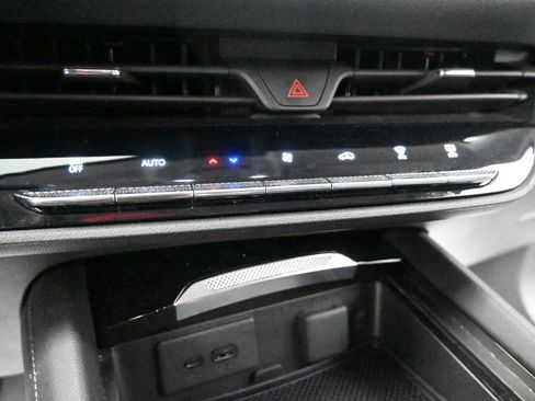 Used 2024 Buick Envision Preferred image 39