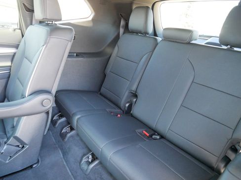 Used 2025 Buick Enclave Preferred image 35