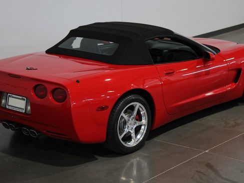 Used 2000 Chevrolet Corvette Convertible w/ Memory Pkg RWD image 9