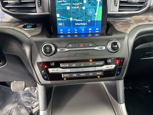 Used 2020 Ford Explorer Platinum w/ Premium Technology Package AWD/4WD image 9