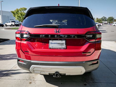 Certified 2025 Honda Pilot TrailSport image 9