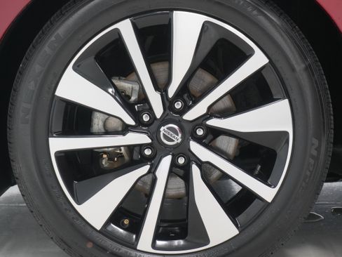 Used 2022 Nissan Sentra SV w/ SV Premium Package image 24