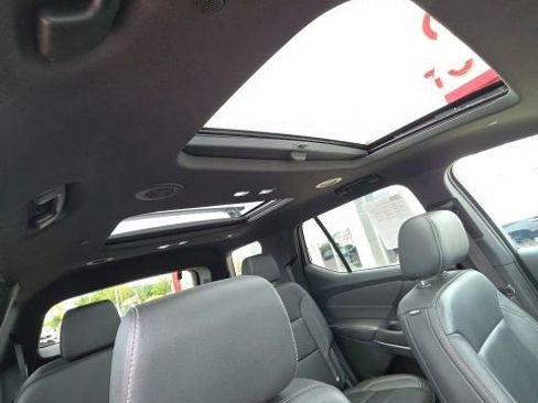 Used 2022 Chevrolet Traverse LT w/ LT Premium Package AWD/4WD image 23