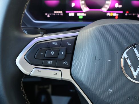 Used 2023 Volkswagen Tiguan SE R-Line image 34