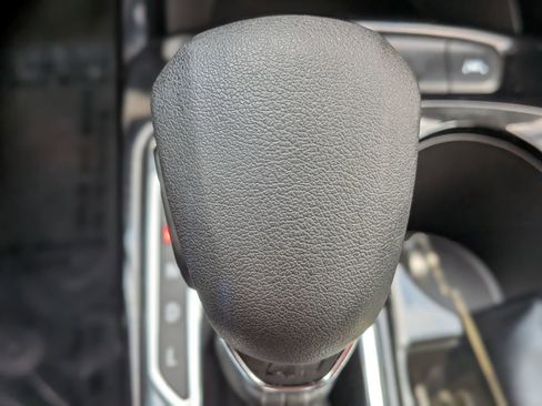 Used 2025 Chevrolet Trax LT w/ LT Convenience Package image 30