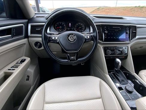 Used 2018 Volkswagen Atlas SEL w/ R-Line Package AWD/4WD image 6